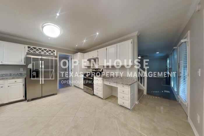 11090 Surrey Park Trl - Photo 6 of 20