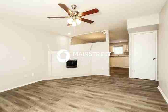 5501 N 68th Ave - Photo 2 of 15