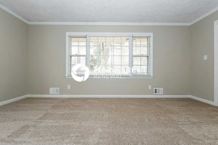 430 Amity Ct - Photo 4 of 15