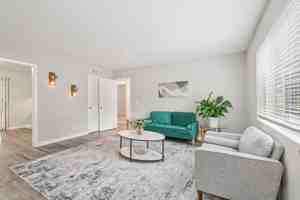 featured image of 1076 S Main St Ne