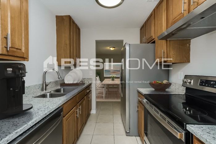 5044 Landover Blvd - Photo 3 of 19