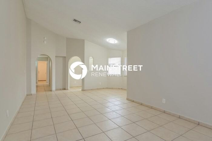 737 East Oregon Street - Photo 2 of 17