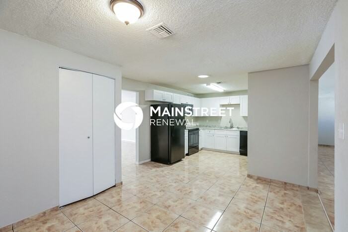 5802 W Berkeley Rd - Photo 5 of 16