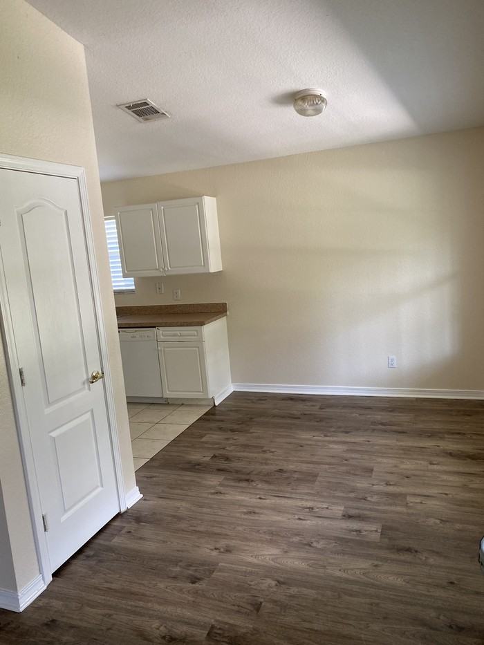 6131 E Pike St - Photo 4 of 10