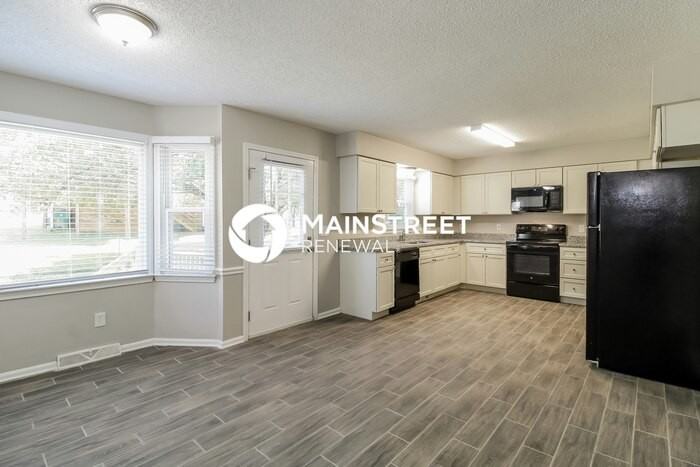 529 Regal Dr - Photo 4 of 18