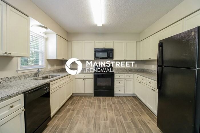 529 Regal Dr - Photo 5 of 18