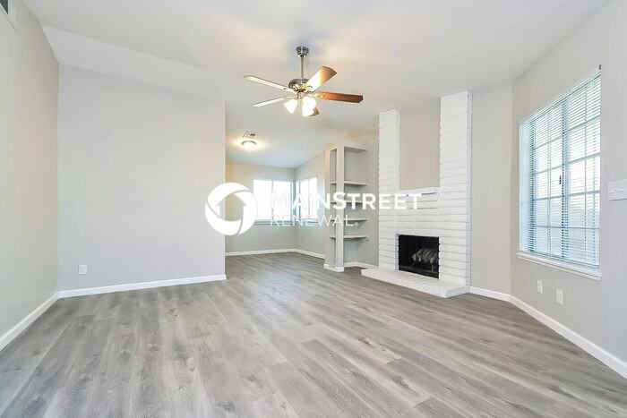 2389 Los Feliz St - Photo 3 of 16