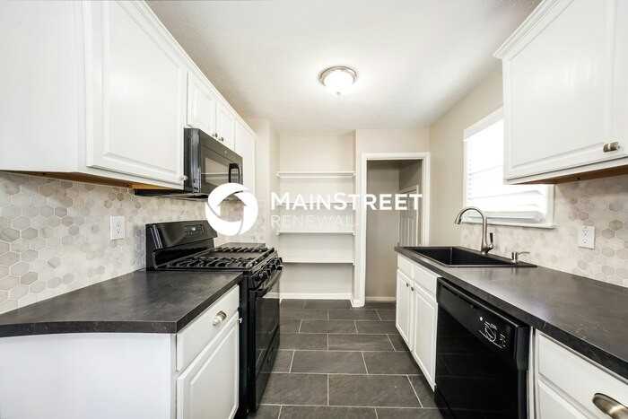 6667 E 17th St - Photo 6 of 17