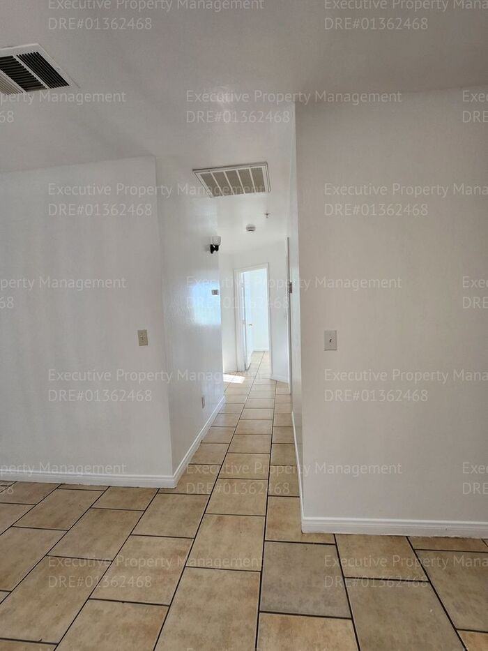 3017 Potomac Ave #8 - Photo 7 of 16