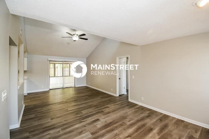 8219 Crosswind Rd - Photo 5 of 16