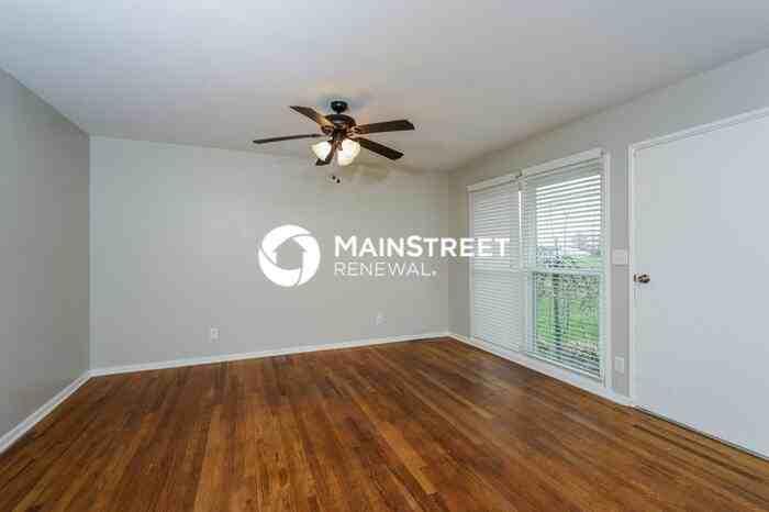 634 Overdale Drive - Photo 3 of 15