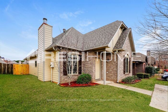 1063 Washington Dr - Photo 2 of 17