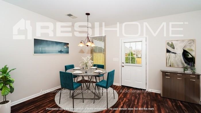 1063 Washington Dr - Photo 4 of 17