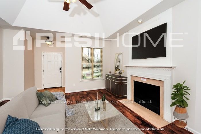 1063 Washington Dr - Photo 6 of 17