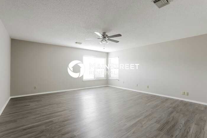 6303 Beech Trail Dr - Photo 3 of 15