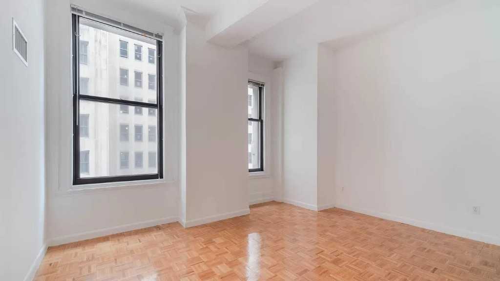 Broadway #1601 - Photo 2 of 4