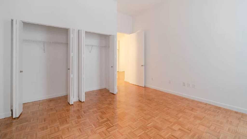 Broadway #1601 - Photo 3 of 4