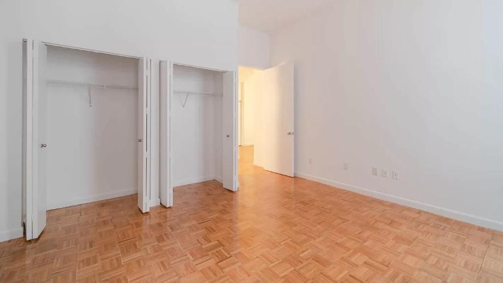 Broadway #2809 - Photo 3 of 5