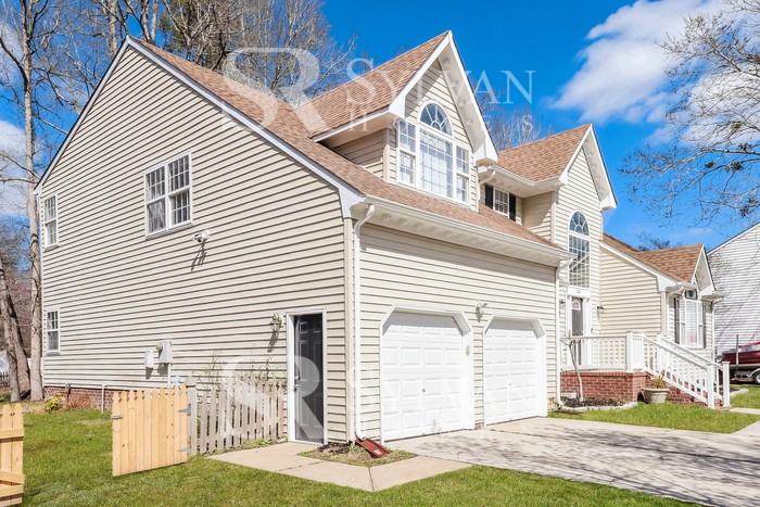 1204 Willow Creek Ct - Photo 3 of 16