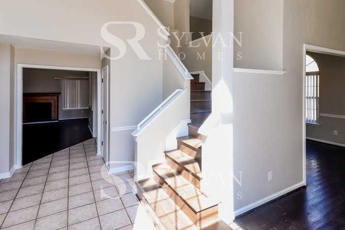 1204 Willow Creek Ct - Photo 4 of 16