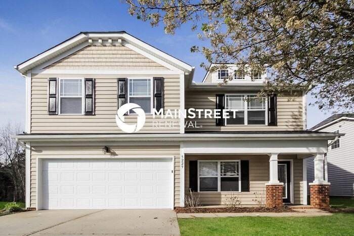 5229 Stowe Derby Drive - Photo 2 of 17