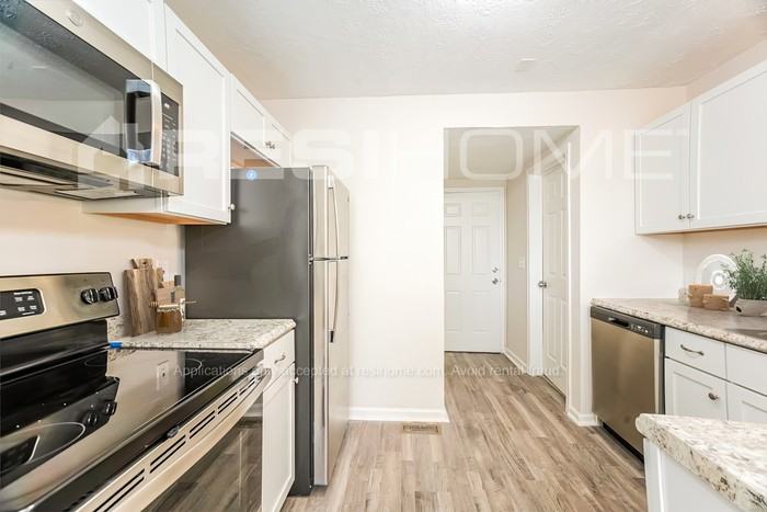 2906 Percheron Ln - Photo 2 of 19