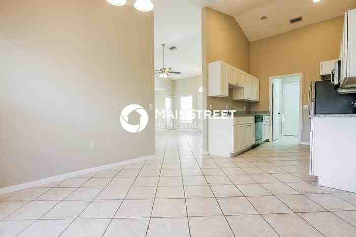 1333 Roosevelt Dr - Photo 4 of 16