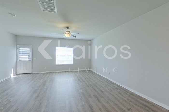 712 St James Pl - Photo 2 of 27