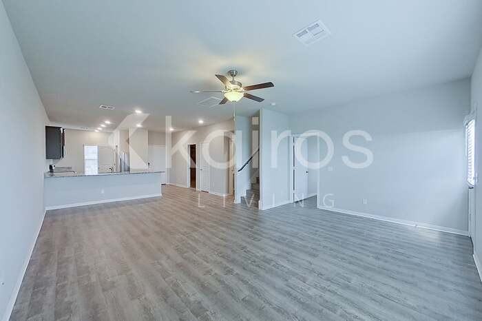 712 St James Pl - Photo 4 of 27