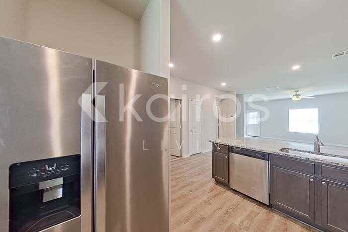 712 St James Pl - Photo 6 of 27