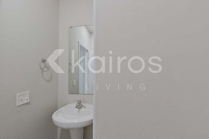 712 St James Pl - Photo 7 of 27
