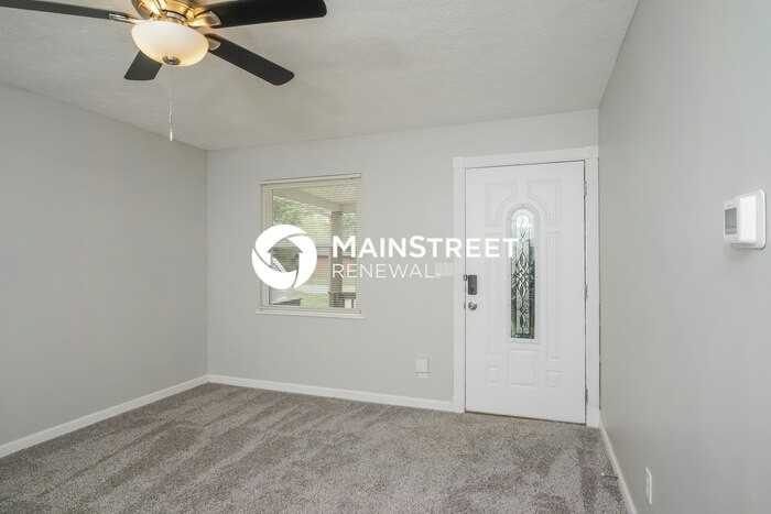 10902 Waycross Ave - Photo 6 of 16