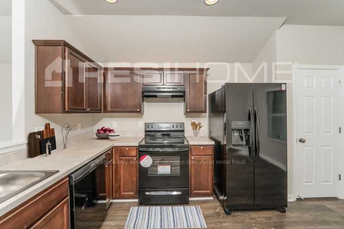 1098 Brookhaven Dr - Photo 3 of 17