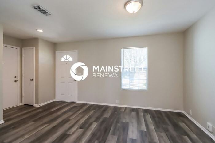 819 Grand Plains Dr - Photo 3 of 17