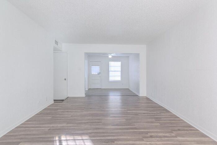 3501 Keltner Ave #102 - Photo 7 of 27