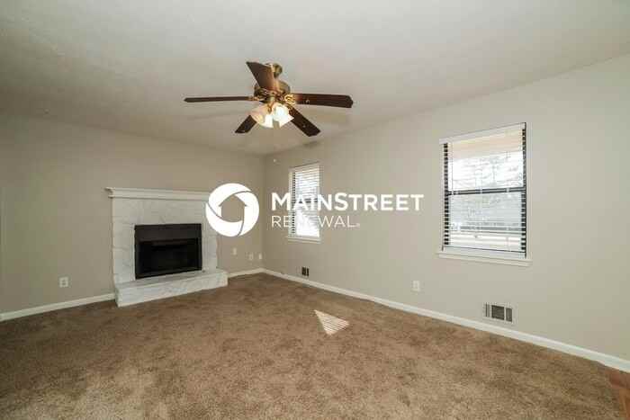 499 Woodland St - Photo 3 of 17