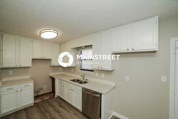 499 Woodland St - Photo 5 of 17