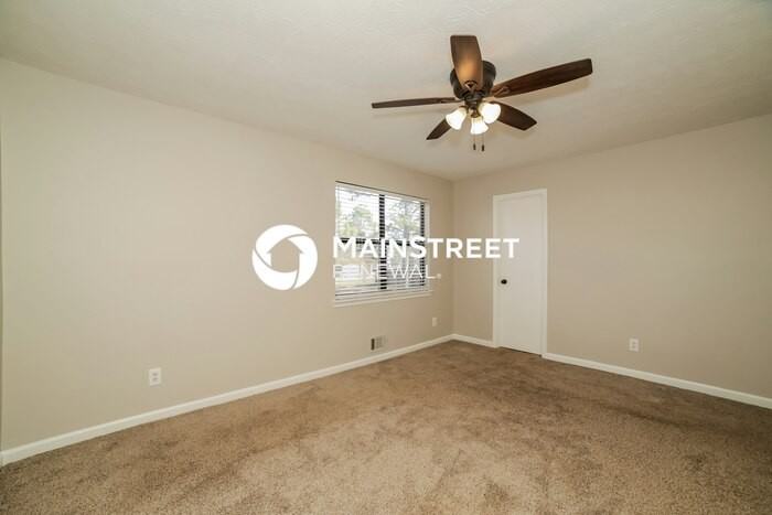 499 Woodland St - Photo 7 of 17