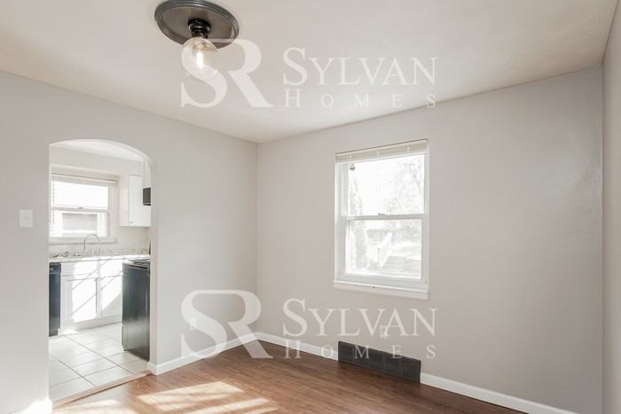 3006 Brentwood Ave - Photo 4 of 15