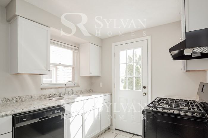 3006 Brentwood Ave - Photo 6 of 15