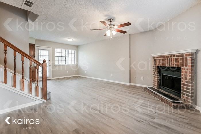 820 Courtenay Place - Photo 4 of 18