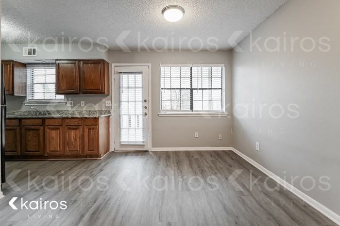 820 Courtenay Place - Photo 5 of 18