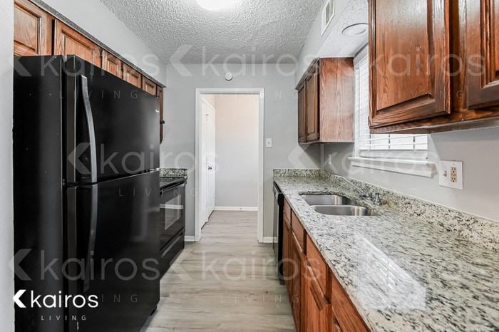 820 Courtenay Place - Photo 7 of 18