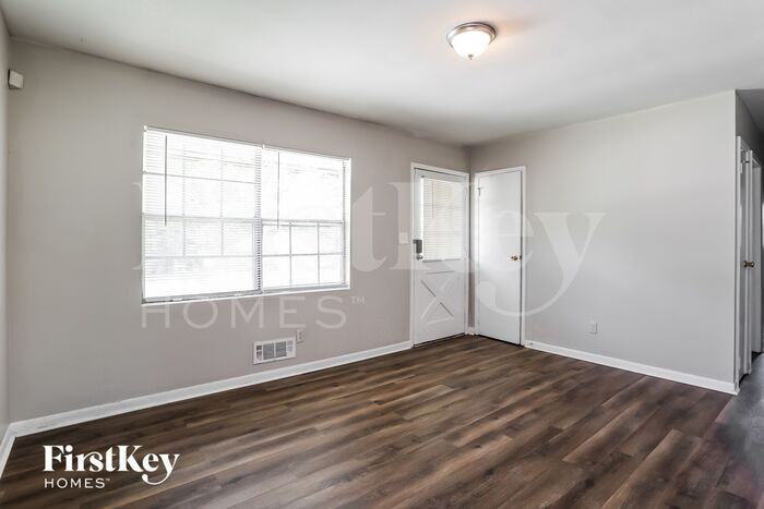 8263 Kendrick Rd - Photo 3 of 15