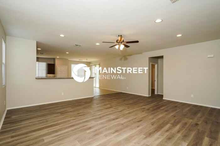 11796 W Locust Ln - Photo 2 of 16