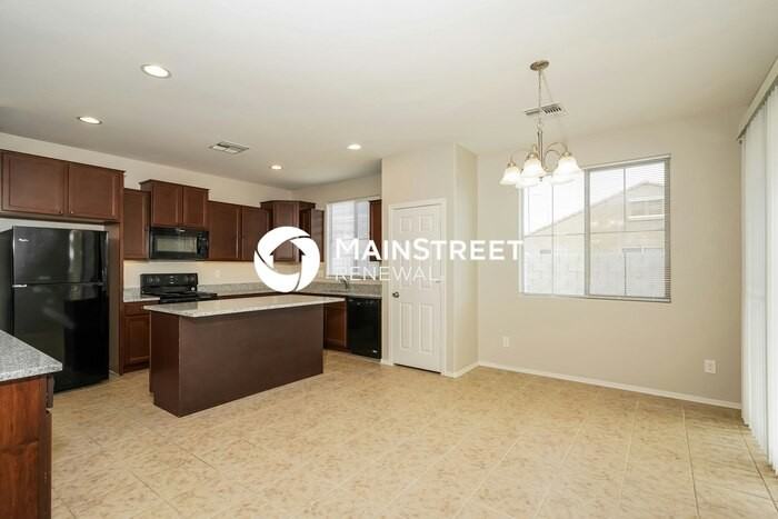 11796 W Locust Ln - Photo 3 of 16