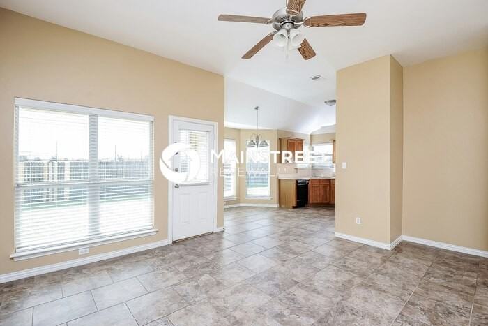 113 Currie Ct - Photo 3 of 16