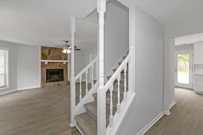 1250 Della Way - Photo 5 of 31