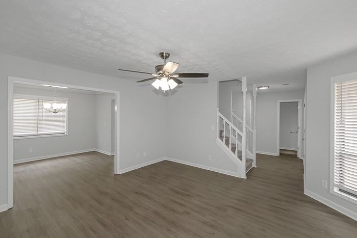 1250 Della Way - Photo 7 of 31