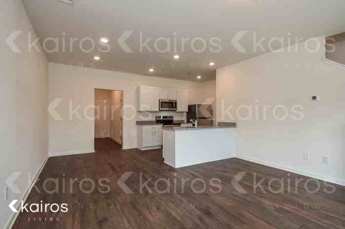 123 Dudley Way Sw - Photo 4 of 17